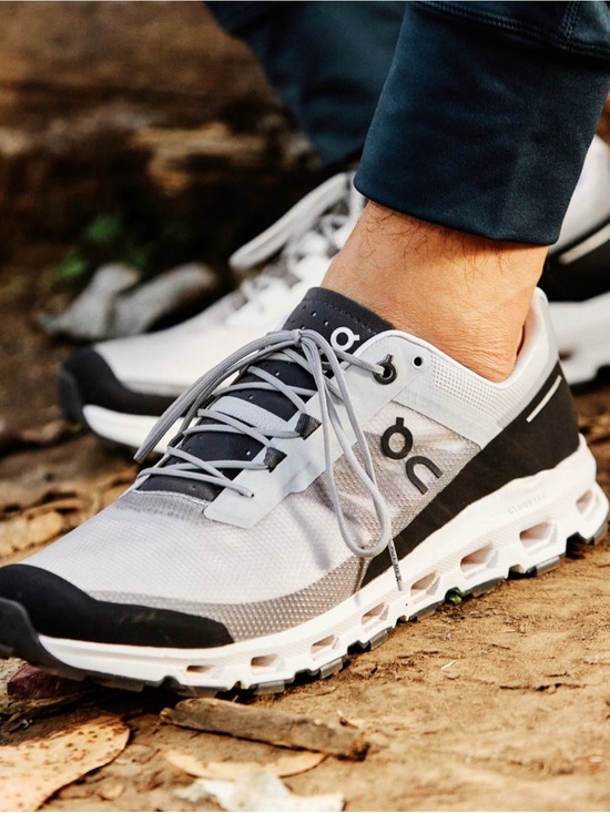 On Running Shoes - On Cloud Sneakers Womens CloudVista in Glacier | Women size 9